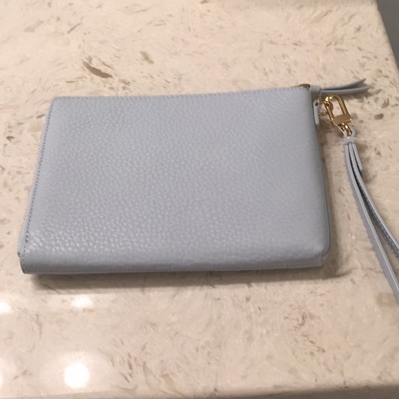 ❌SOLD❌Tory Burch Britten Lrg zip Wristlet, Seltzer - Picture 7 of 8